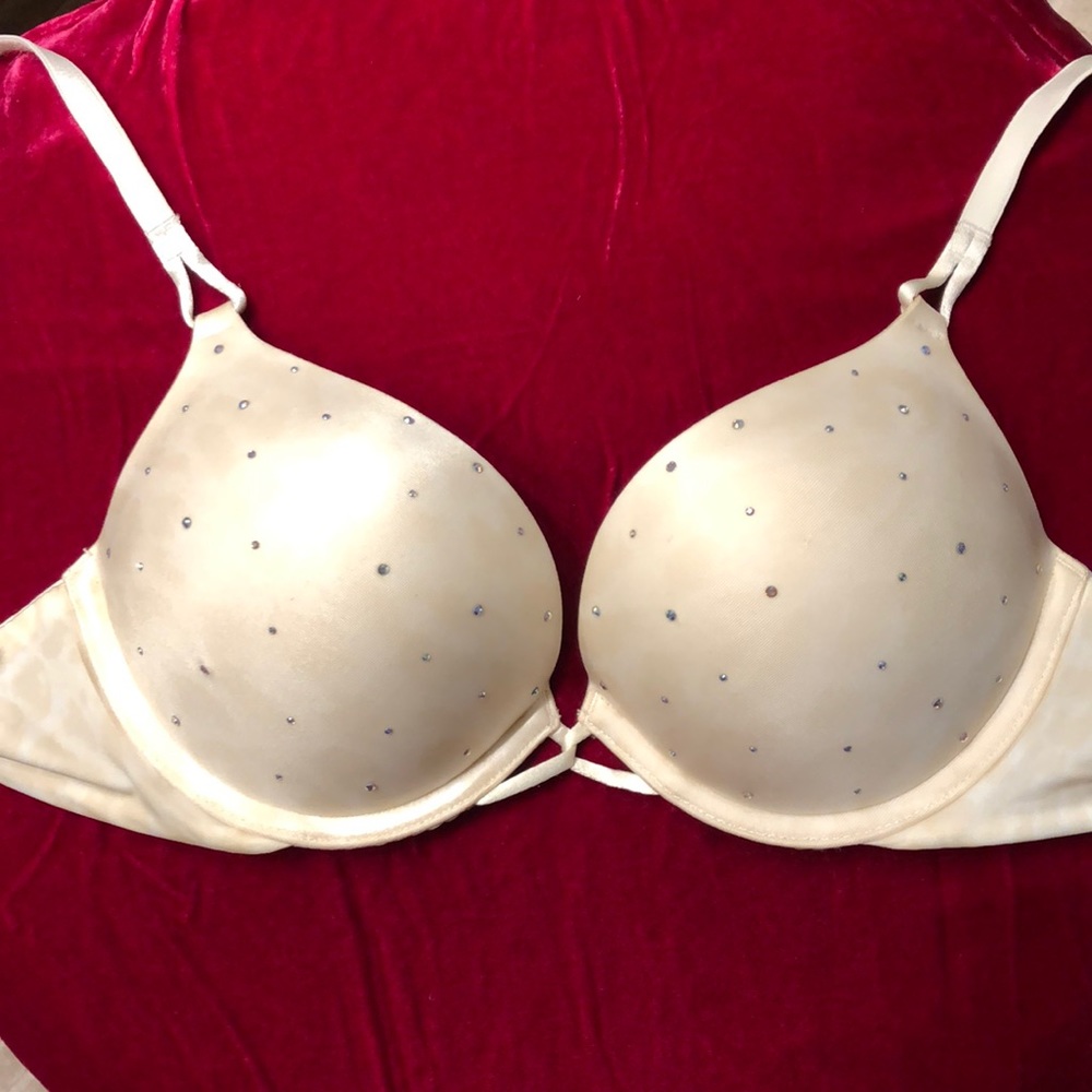 Almost like new 34A VS Miraculous Plunge Bra